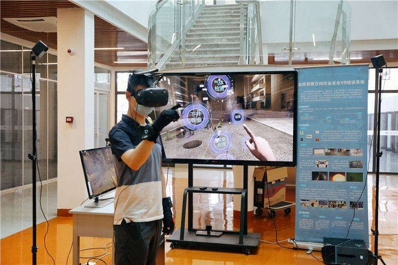 圖2 有限空間作業(yè)VR安全培訓(xùn)系統(tǒng)演示.jpg